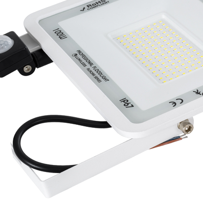 GLOBOSTAR® AURORA 61444 Προβολέας με Ανιχνευτή PIR / Αισθητήρα Κίνησης LED 100W 12500lm 120° AC 220-240V Αδιάβροχο IP67 Ψυχρό Λευκό 6000K - Lumileds SMD Chip - TÜV Rheinland Certified - Λευκό Ματ - Μ25 x Π6.5 x Υ27.5cm - 3 Χρόνια Εγγύηση