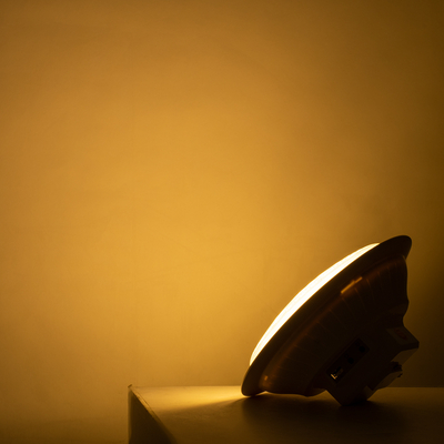 GLOBOSTAR® SOLARLAMP 85350 Λάμπα LED 100W 1000lm 140° DC 5V Powerbank με φορτιστή USB, Φωτοβολταϊκό Panel 6V 12W & Επαναφορτιζόμενη Μπαταρία Li-ion 3.2V 5000mAh Αδιάβροχο IP54 Ρυθμιζόμενο Λευκό CCT με On/Off 2700K/4500K/6000K Dimmable - Μ23 x Π23 x Υ12cm - 2 Χρόνια Εγγύηση