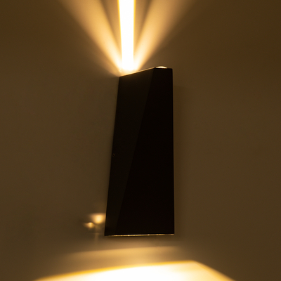 GLOBOSTAR® TRIANDE 60553 Μοντέρνο Φωτιστικό Τοίχου - Απλίκα LED 10W 1150lm 5°/60° AC 220-240V Αδιάβροχο IP65 Θερμό Λευκό 2700K - Bridgelux COB Chip & TÜV SÜD Driver - Μαύρο Ματ - Μ8.5 x Π8.5 x Υ20cm - 5 Χρόνια Εγγύηση