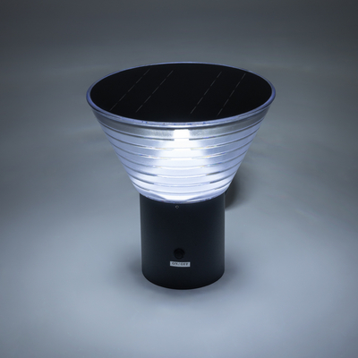 GLOBOSTAR® VEGGIE 90530 Φωτιστικό Κολωνάκι Κήπου LED 10W 330lm 120° με Ενσωματωμένο Φωτοβολταϊκό Panel 6V 2W & Επαναφορτιζόμενη Μπαταρία Li-ion 3.2V 1800mAh με Αισθητήρα Ημέρας-Νύχτας Αδιάβροχο IP65 Ψυχρό Λευκό 6000K - Γκρι Ανθρακί - Μ23 x Π30 x Υ25cm - 2 Χρόνια Εγγύηση