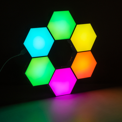 GloboStar® DIGIOCTA 90448 Σετ 6 Ψηφιακων LED RGB Φωτιστικών Κυψελών με Ψηφιακό Controller με WiFi Smart APP & Ασύρματο Χειριστήριο RF 2.4Ghz - LED SMD 5050 9W/Σετ 84PIXEL/Σετ 720lm/Σετ 120° DC 5V με USB 2.0 IP20 Πολύχρωμο RGB - Dimmable - Μ10.5 x Π10.5 x Υ3cm Ανά Κυψέλη - 2 Χρόνια Εγγύηση