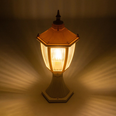 GloboStar® ENGLAND 202-0010 Vintage Επιδαπέδιο Φωτιστικό Φαναράκι Μονόφωτο 1 x E27 IP44 Λευκό & Διάφανο Πλαστικό - Μ20 x Π20 x Υ45cm