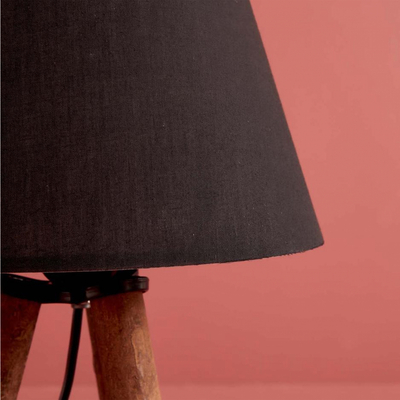 GloboStar® CAP 204-0068 Μοντέρνο Eπιτραπέζιο Φωτιστικό Πορτατίφ Μονόφωτο 1 x E27 IP20 Καφέ Ξύλο με Μαύρο Ύφασμα - Μ22 x Π22 x Υ33cm