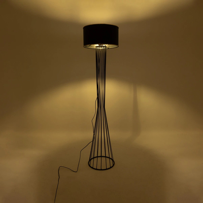 GloboStar® NOVA 201-0037 Μοντέρνο Επιδαπέδιο Φωτιστικό 1 x E27 IP20 Μαύρο Μεταλλό με Μαύρο Ύφασμα - Μ36 x Π36 x Υ148cm