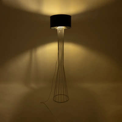 GloboStar® NOVA 201-0038 Μοντέρνο Επιδαπέδιο Φωτιστικό 1 x E27 IP20 Λευκό Μεταλλό με Μαύρο Ύφασμα - Μ36 x Π36 x Υ148cm