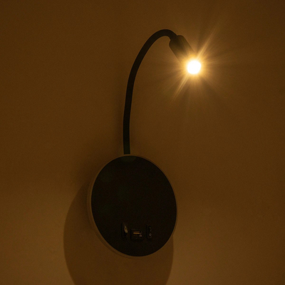 GLOBOSTAR® GOOSE 61695 Μοντέρνο Φωτιστικό Τοίχου - Απλίκα Ξενοδοχείου Reading Light με Φορτιστή USB 3A LED 6W 600lm 36° & 360° AC 220-240V IP20 Θερμό Λευκό 2700K - CREE XPE & Lumileds SMD Chip - Μαύρο Ματ - Μ15.5 x Π15 x Υ30.5cm - 3 Χρόνια Εγγύηση