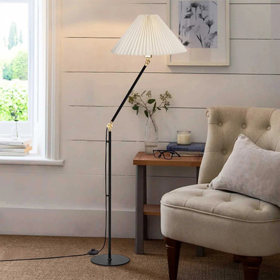 GloboStar® FLY 204-0127 Μοντέρνο Eπιδαπέδιο Φωτιστικό Μονόφωτο 1 x E27 IP20 Μαύρο & Χρυσό Μέταλλο με Μπεζ Ύφασμα - Μ38 x Π38 x Υ155cm