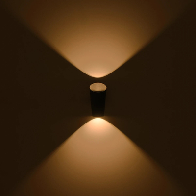 GLOBOSTAR® GANETTI 60671 Μοντέρνο Φωτιστικό Τοίχου - Απλίκα LED 10W 1250lm 60° AC 220-240V Αδιάβροχο IP65 Θερμό Λευκό 2700K - Bridgelux COB Chip & TÜV SÜD Driver - Μαύρο Ματ - Μ9.5 x Π11 x Υ19cm - 5 Χρόνια Εγγύηση