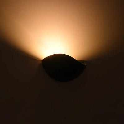 GLOBOSTAR® SELENE 60674 Μοντέρνο Φωτιστικό Τοίχου - Απλίκα LED 5W 625lm 90° AC 220-240V Αδιάβροχο IP65 Θερμό Λευκό 2700K - Bridgelux COB Chip & TÜV SÜD Driver - Μαύρο Ματ - Μ20 x Π9 x Υ12cm - 5 Χρόνια Εγγύηση