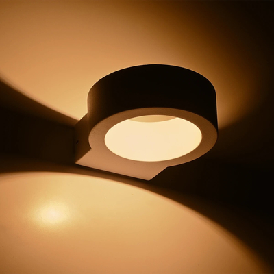 kelvo® AURA KLV-101-0115 Μοντέρνο Φωτιστικό Τοίχου - Απλίκα LED 7W 875lm 45° AC 220-240V Αδιάβροχο IP65 Θερμό Λευκό 2700K - Bridgelux COB Chip & TÜV SÜD Driver - Λευκό Ματ - Μ15 x Π13 x Υ4.5cm - 5 Χρόνια Εγγύηση