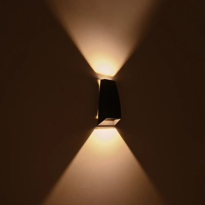 kelvo® FLUX KLV-101-0119 Μοντέρνο Φωτιστικό Τοίχου - Απλίκα LED 6W 750lm 30° AC 220-240V Αδιάβροχο IP65 Θερμό Λευκό 2700K - Bridgelux COB Chip & TÜV SÜD Driver - Μαύρο Ματ - Μ5 x Π8.5 x Υ17cm - 5 Χρόνια Εγγύηση