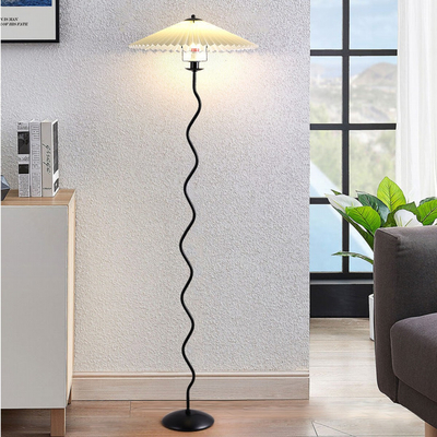 VenCore Curion Black 6091-20009 - Μοντέρνο Επιδαπέδιο Φωτιστικό Μονόφωτο Μαύρο Αλουμίνιο και Μπέζ Καπέλο με Βάση-Ντουί 1xE27 - Φ40 x Υ155cm