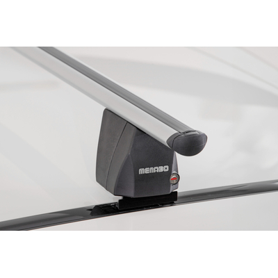 Menabo - Ολοκληρωμένο Σετ Μπάρες Οροφής Αλουμινίου OMEGA M 112 cm σε Ασημί Χρώμα για Alfa Romeo 156 1997-2007 4πορτο Sedan - 2 τεμ. (10690/MB+13460/MB)