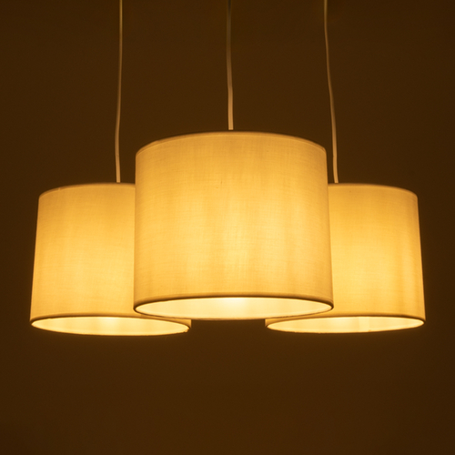 GloboStar® RAMSON 01526 Μοντέρνο Κρεμαστό Φωτιστικό Καπέλο Τρίφωτο 3 x E27 IP20 Λευκό Ύφασμα με Μπεζ Ξύλο - Μ65 x Π65 x Υ20cm