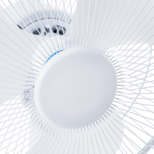 GloboStar® SOLARI-FAN 85354 Solar Fan Αυτόνομος Ηλιακός Επιτραπέζιος Ανεμιστήρας 25W 2 Λειτουργιών Ρεύματος με AC 220-240V ή με Φωτοβολταϊκό Panel 9V 12W & Επαναφορτιζόμενη Μπαταρία Li-ion 7.4V 4400mAh - 3 Ταχύτητες - IP20 - Μ24 x Π36 x Υ49cm - Λευκό - 2 Years Warranty