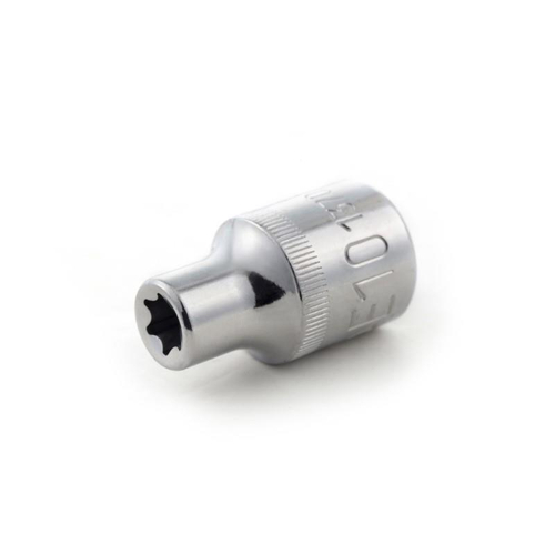 Καρυδάκι torx 1/2" E18.  Απότομες γωνίες βοηθούν στην μείωση φθοράς της βίδας. Κατασκευασμένο για βιομηχανική χρήση για ακρίβεια σε όλες τις διαστάσεις. Θερμοεπεξεργασμένο για παραπάνω διάρκεια ζωής. Πλήρως γυαλισμένο φινίρισμα χρωμίου που καθαρίζεται εύκολα και αντιστέκεται στη διάβρωση. Χάλυβας από κράμα χρωμίου-βαναδίου (Cr-V) για εξαιρετική αντοχή και ανθεκτικότητα. / ST13705SC
