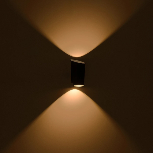 GLOBOSTAR® GANETTI 60671 Μοντέρνο Φωτιστικό Τοίχου - Απλίκα LED 10W 1250lm 60° AC 220-240V Αδιάβροχο IP65 Θερμό Λευκό 2700K - Bridgelux COB Chip & TÜV SÜD Driver - Μαύρο Ματ - Μ9.5 x Π11 x Υ19cm - 5 Χρόνια Εγγύηση