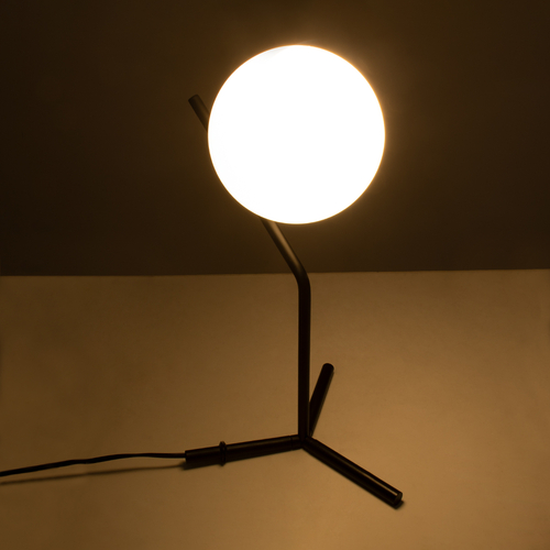 GloboStar® ELFIS 01100 Μοντέρνο Επιτραπέζιο Φωτιστικό Πορτατίφ Μονόφωτο 1 x E27 IP20 Μαύρο Μέταλλο με Λευκό Γυαλί - Μ22 x Π27 x Υ41cm