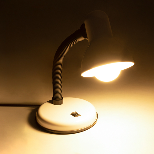 GLOBOSTAR® STUDENT 01531 Μοντέρνο Επιτραπέζιο Φωτιστικό Πορτατίφ με Ντουί 1 x E27 AC 220-240V IP20 - Λευκό - Μ12 x Π12 x Υ32cm