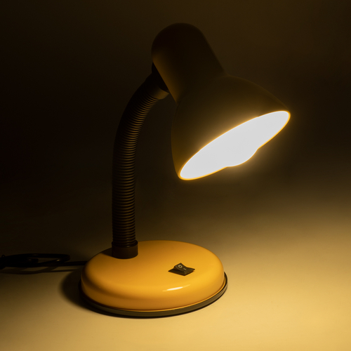 GloboStar® STUDENT 01536 Μοντέρνο Επιτραπέζιο Φωτιστικό Πορτατίφ Μονόφωτο 1 x E27 IP20 Κίτρινο Μέταλλο με Μαύρο Πλαστικό - Μ12 x Π12 x Υ32cm