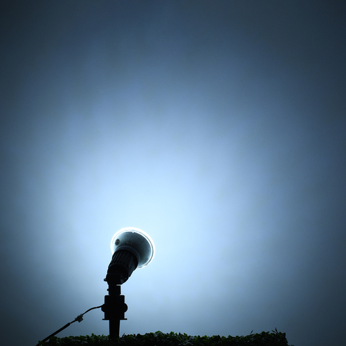 GLOBOSTAR® GARDENPAR 60226 Σποτ E27 PAR38 Σκληρού Υάλου LED 18W 2000lm 60° AC 220-240V Αδιάβροχο IP65 Ψυχρό Λευκό 6000K - Μ12 x Π12 x Υ13cm - 3 Χρόνια Εγγύηση