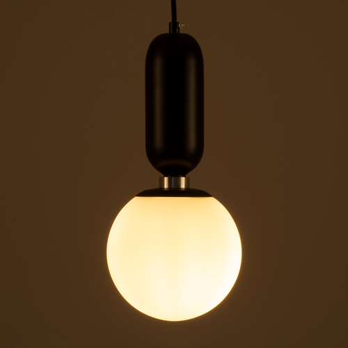 GLOBOSTAR® MAVERICK 00945 Μοντέρνο Κρεμαστό Φωτιστικό Οροφής με Ντουί 1 x E27 AC 220-240V IP20 - Μαύρο & Λευκό - Μ15 x Π15 x Υ33cm