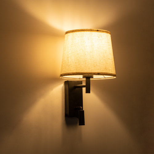 GLOBOSTAR® ROULETTE-R 61381 Μοντέρνο Φωτιστικό Τοίχου - Απλίκα Ξενοδοχείου Reading Light με Φορτιστή USB 3A & Ντουί 1 x E27 LED 3W 360lm 36° & 360° AC 220-240V IP20 Φυσικό Λευκό 4500K - Bridgelux COB Chip & TÜV SÜD Driver - Καφέ & Μπεζ - Μ22 x Π23.5 x Υ37cm - Σετ 2 Τεμαχίων - 3 Χρόνια Εγγύηση