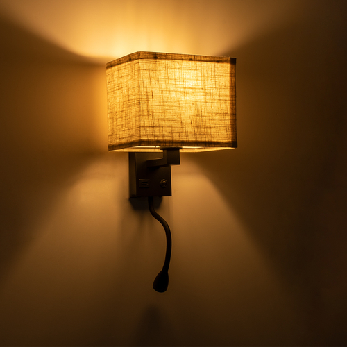 GLOBOSTAR® ROULETTE-S 61382 Μοντέρνο Φωτιστικό Τοίχου - Απλίκα Ξενοδοχείου Reading Light με Φορτιστή USB 3A & Ντουί 1 x E27 LED 3W 360lm 36° & 360° AC 220-240V IP20 Φυσικό Λευκό 4500K - Bridgelux COB Chip & TÜV SÜD Driver - Μαύρο & Μπεζ - Μ17 x Π20 x Υ37cm - Σετ 2 Τεμαχίων - 3 Χρόνια Εγγύηση