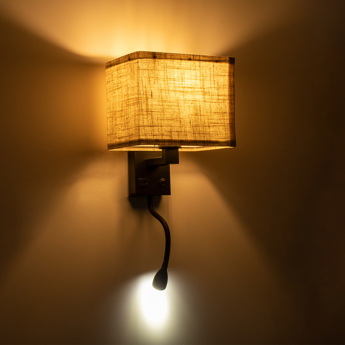 GLOBOSTAR® ROULETTE-S 61383 Μοντέρνο Φωτιστικό Τοίχου - Απλίκα Ξενοδοχείου Reading Light με Φορτιστή USB 3A & Ντουί 1 x E27 LED 3W 360lm 36° & 360° AC 220-240V IP20 Φυσικό Λευκό 4500K - Bridgelux COB Chip & TÜV SÜD Driver - Λευκό & Μπεζ - Μ17 x Π20 x Υ37cm - Σετ 2 Τεμαχίων - 3 Χρόνια Εγγύηση