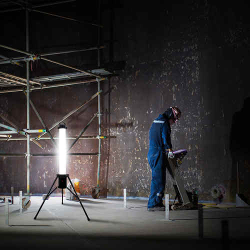 GLOBOSTAR® WORKINGLIGHT 99051 Προβολέας Εργασίας με Τρίποδο LED 65W 6000lm 360° AC 220-240V Αδιάβροχο IP65 IK08 Ψυχρό Λευκό 6000K - Sanan SMD Chip - Λευκό Γαλακτερό - Μ70 x Π70 x Υ130cm - 3 Χρόνια Εγγύηση