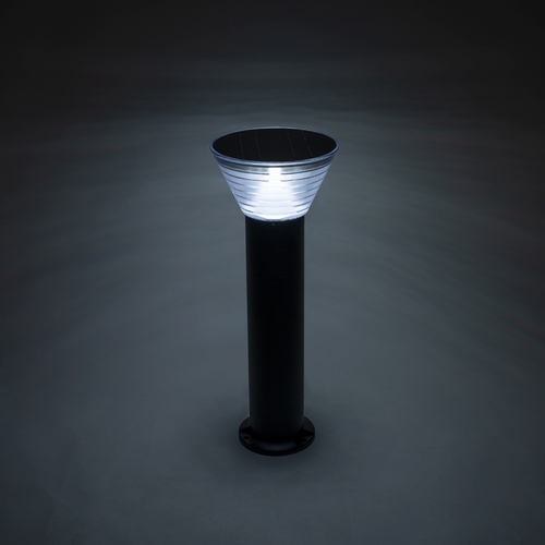 GLOBOSTAR® VEGGIE 90525 Φωτιστικό Κολωνάκι Κήπου LED 10W 330lm 120° με Ενσωματωμένο Φωτοβολταϊκό Panel 6V 2W & Επαναφορτιζόμενη Μπαταρία Li-ion 3.2V 1800mAh με Αισθητήρα Ημέρας-Νύχτας Αδιάβροχο IP65 Ψυχρό Λευκό 6000K - Γκρι Ανθρακί - Μ23 x Π23 x Υ60cm - 2 Χρόνια Εγγύηση