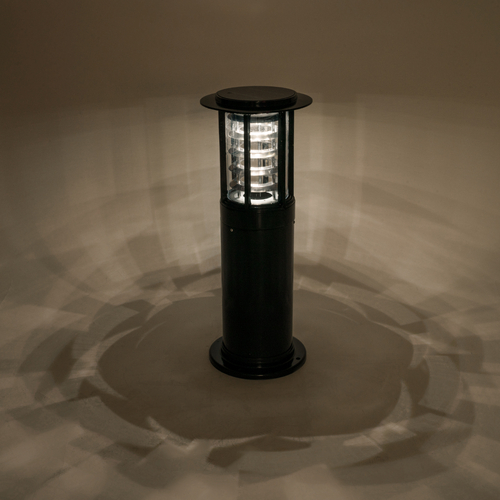 GLOBOSTAR® SOLARMIS 90536 Φωτιστικό Κολωνάκι Κήπου LED 10W 180lm 120° με Ενσωματωμένο Φωτοβολταϊκό Panel 6V 5W & Επαναφορτιζόμενη Μπαταρία Li-ion 3.2V 6000mAh με Αισθητήρα Ημέρας-Νύχτας Αδιάβροχο IP65 All in One CCT 6000K-4500K-2700K - Γκρι Ανθρακί - Μ22 x Π22 x Υ59cm - 2 Χρόνια Εγγύηση