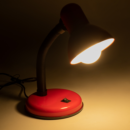 GLOBOSTAR® STUDENT 01535 Μοντέρνο Επιτραπέζιο Φωτιστικό Πορτατίφ με Ντουί 1 x E27 AC 220-240V IP20 - Κόκκινο - Μ12 x Π12 x Υ32cm